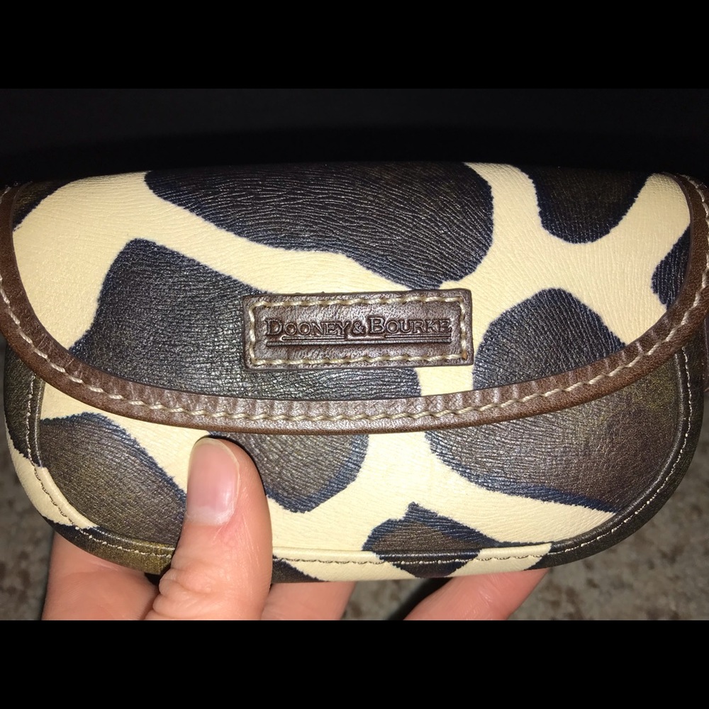 [Dooney & Bourke] Small Handheld Clutch